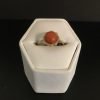 14 karaat gouden ring met bloedkoraal.
